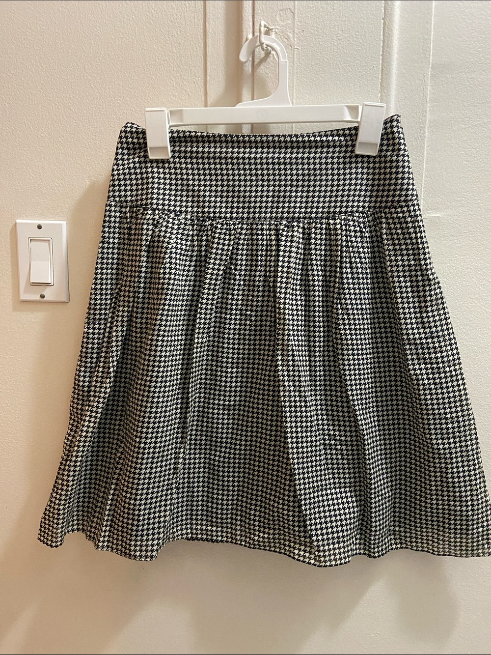 Banana Republic Black and White Houndstooth Circle Skirt
